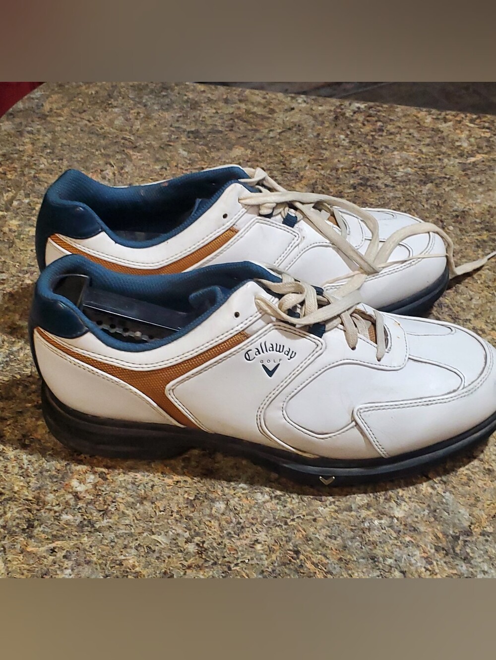 VINTAGE CALLAWAY GOLF SHOES. SPIKED. 9.5. WHITE UPPER LEATHER.